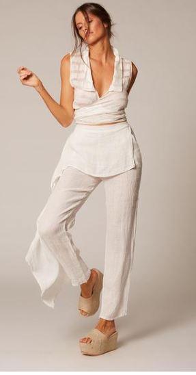 Estilo Emporio Linen Pant Coco worn by model in natural setting LUXAMORE 