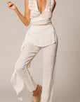 Estilo Emporio Linen Pant Coco worn by model in natural setting LUXAMORE 