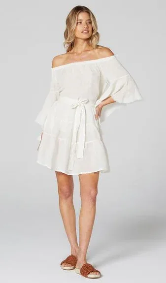 Estilo Emporio Mexicana Top worn by model in natural setting LUXAMORE 