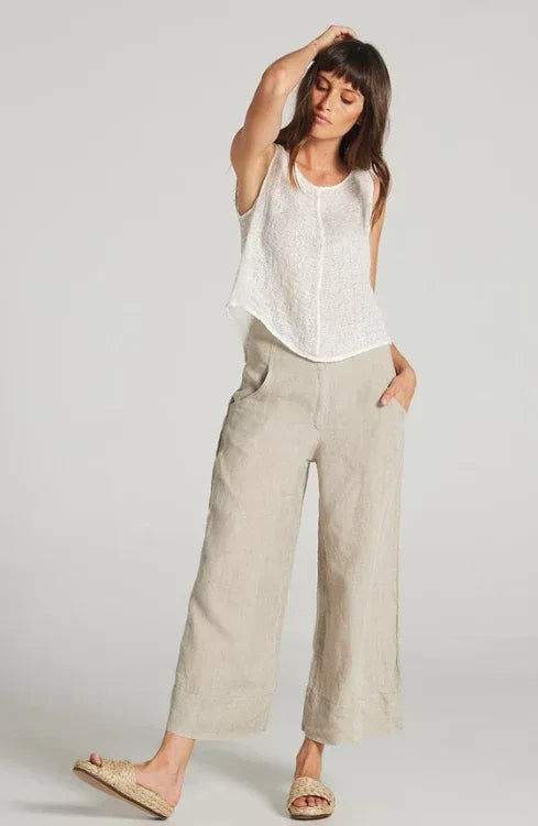 Estilo Emporio Linen Pant Tropez worn by model in natural setting LUXAMORE 