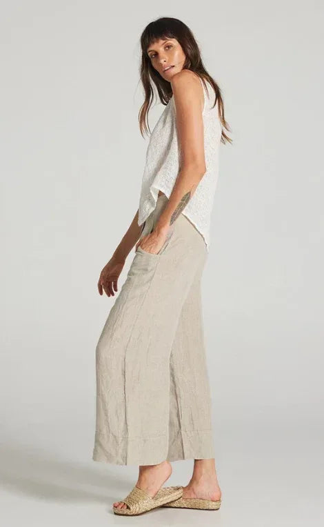 Estilo Emporio Linen Pant Tropez worn by model in natural setting LUXAMORE 