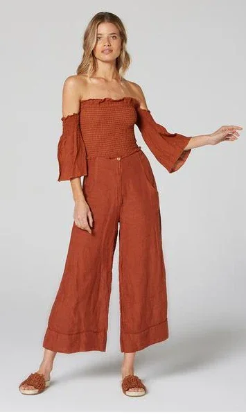 Estilo Emporio Linen Pant Tropez - Rust worn by model in natural setting LUXAMORE 